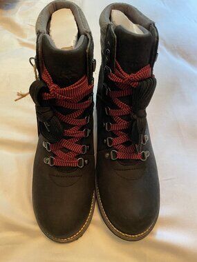 NWT Kodiak Surrey II Boots sized 8